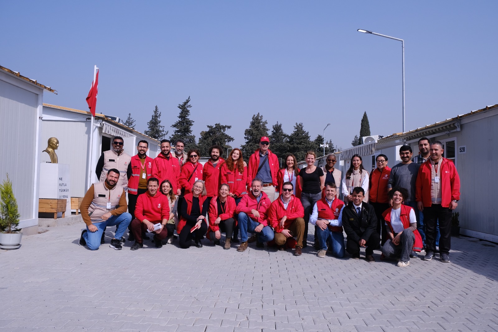 Danny (front row, fourth from right) with some of the Save the Children Türkiye team.